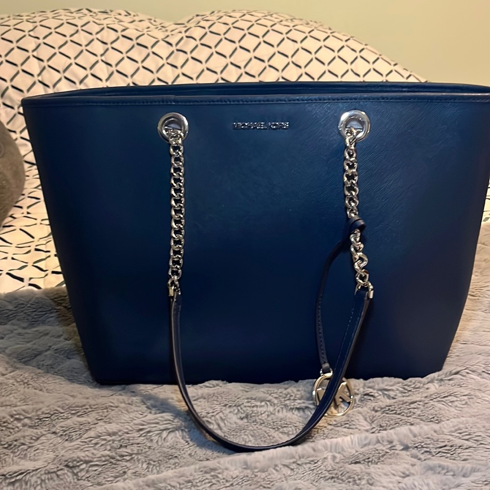 Like brand new. Just used once. Navy Michael Kors tote with chain strap.